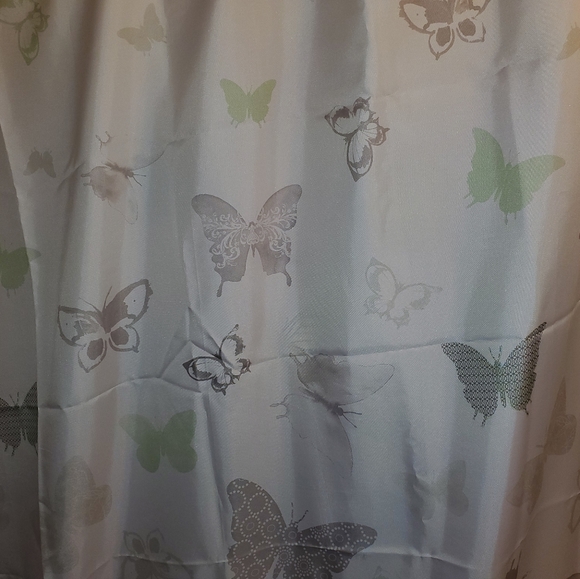 Butterfly shower curtain with hooks - Picture 2 of 6
